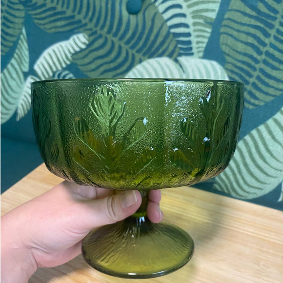 Vintage Green Glass Leaves Pattern Large Serving Pedestal Candy Dish - Picture 2 of 9